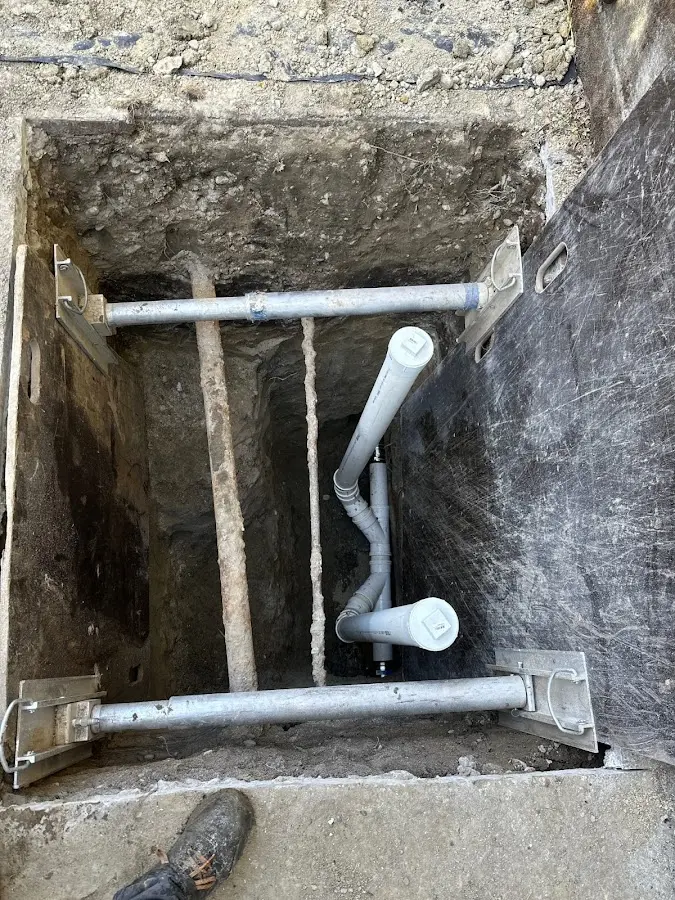 Experienced plumber completing Drain Cleaning work in Groesbeck